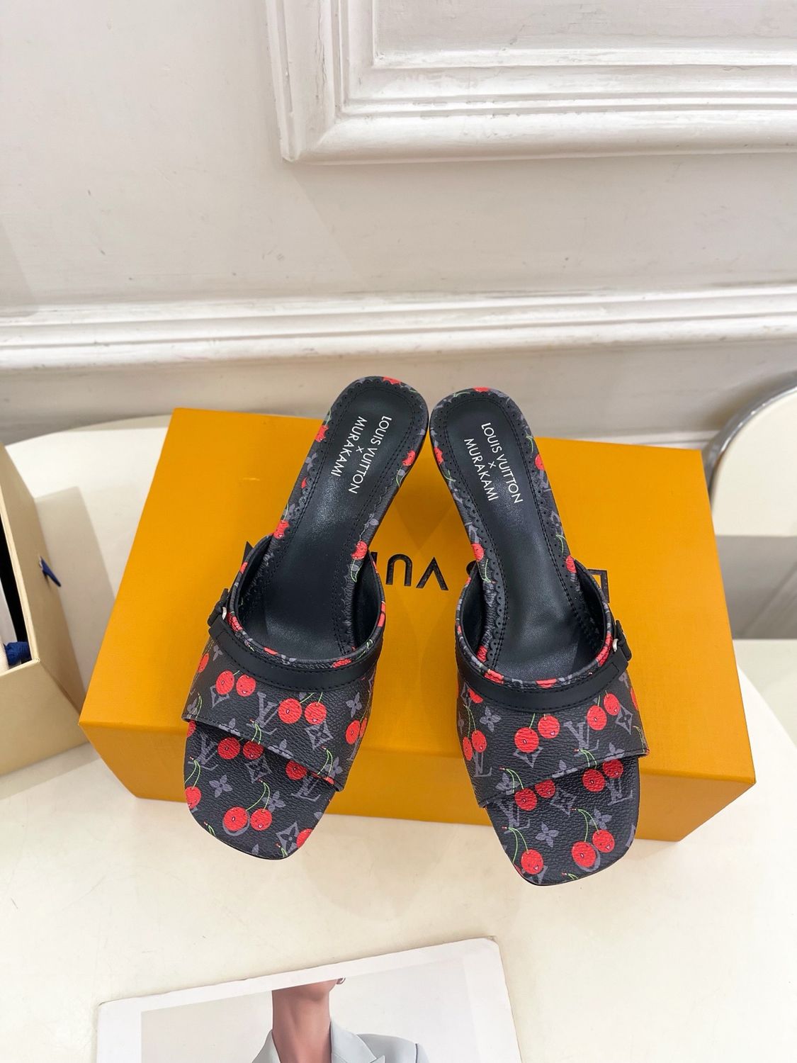 Louis Vuitton women sandals OAIE04