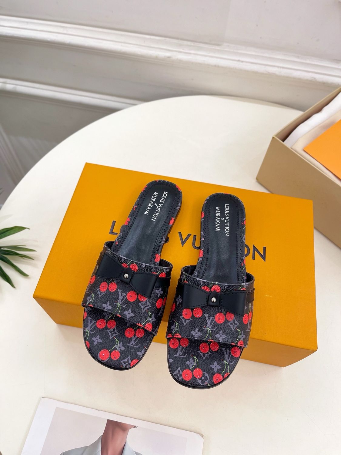 Louis Vuitton women slippers OAIE05