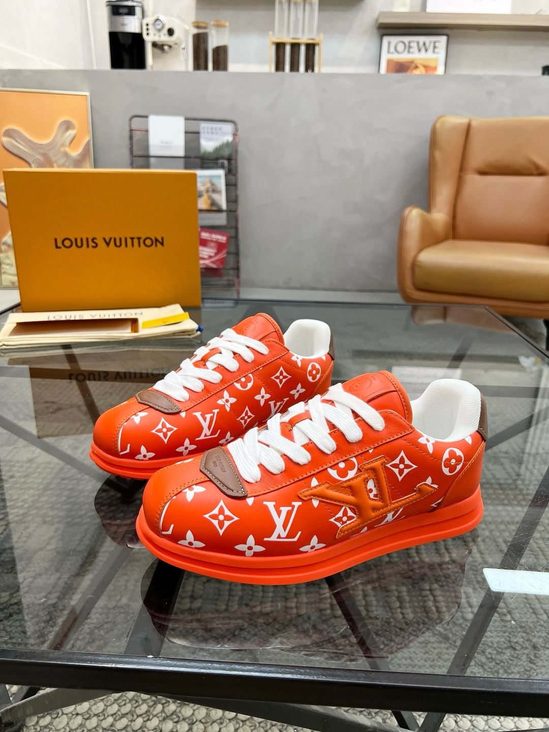 Louis Vuitton men shoes IAOE01