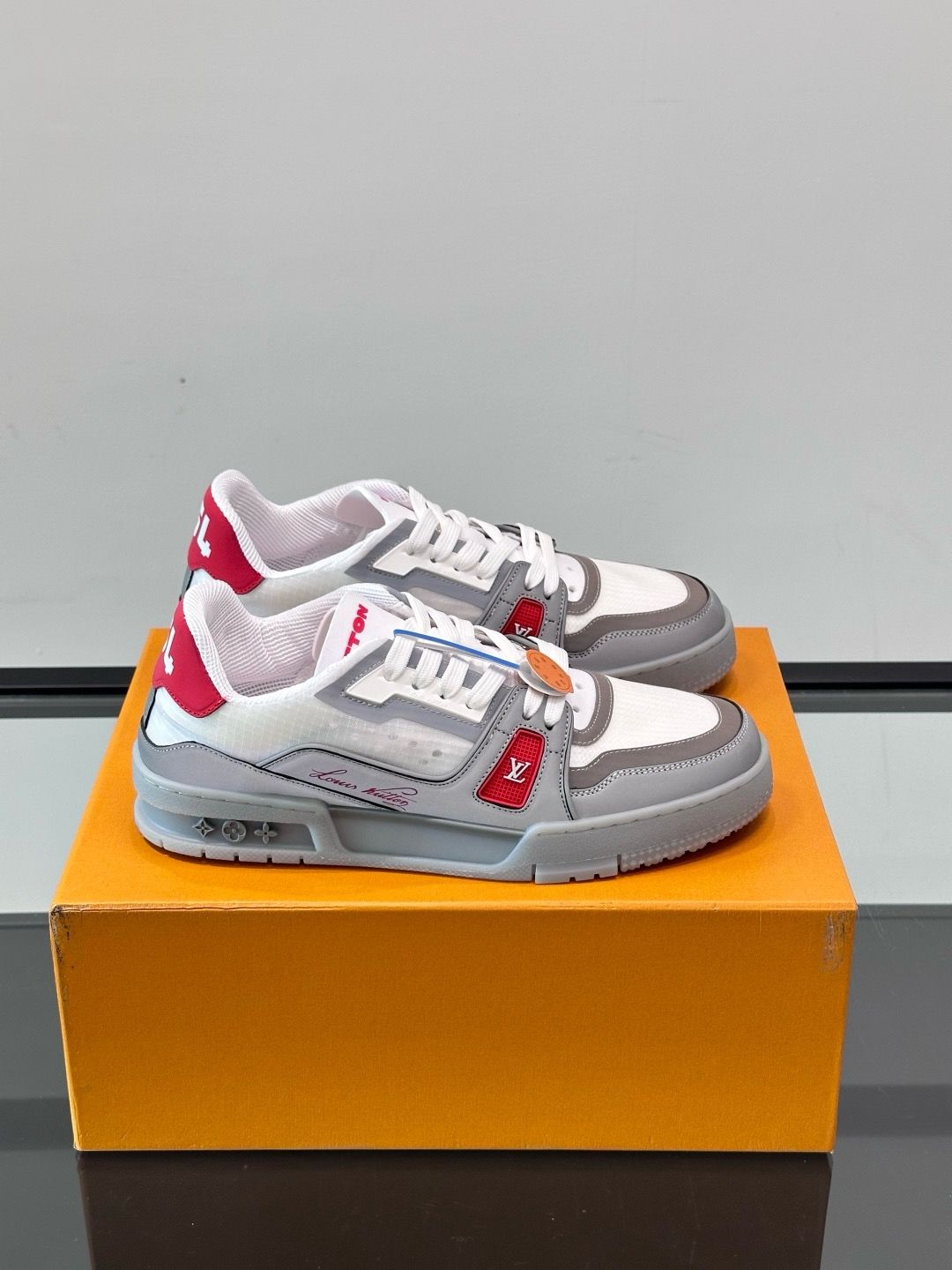 Louis Vuitton men shoes IAOE05