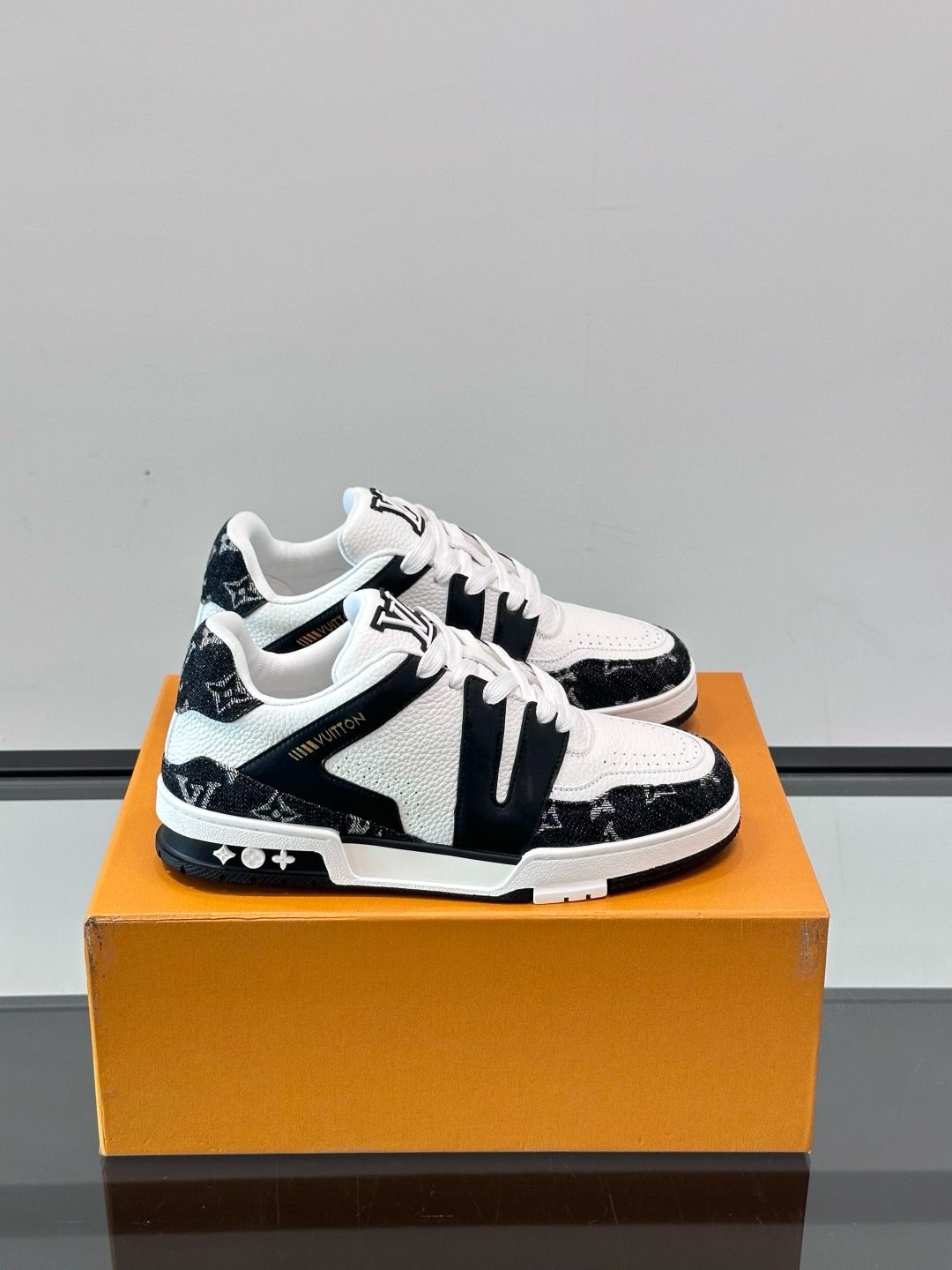 Louis Vuitton men shoes IAOE06
