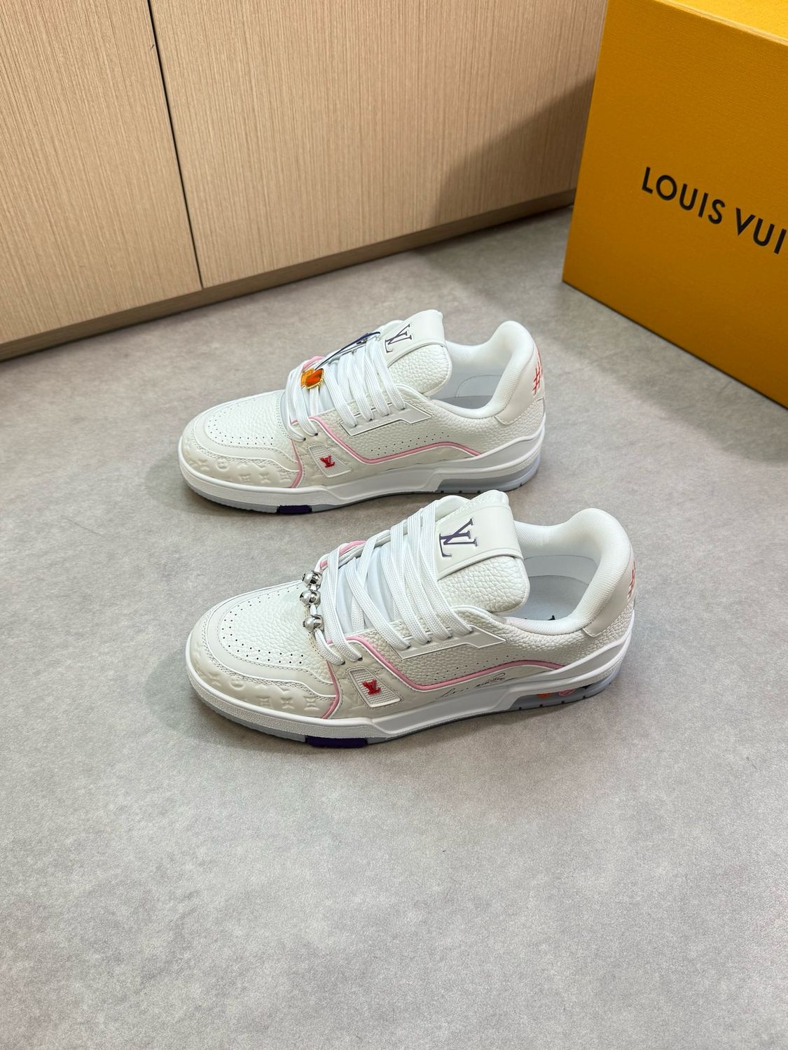 Louis Vuitton men shoes IAOF01