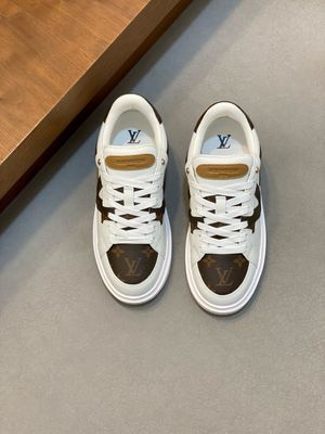 Louis Vuitton men shoes IAOH03