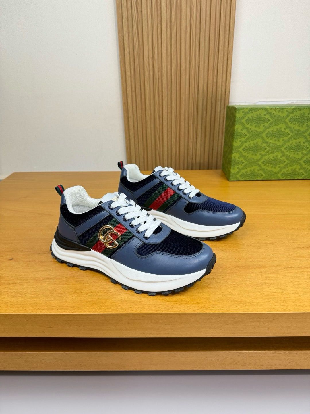 Gucci men shoes — KAOH01 GG Emblem Running Sneakers