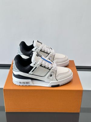 Louis Vuitton men shoes — IAOH06 Trainer Sneaker Low in Grained Calf Leather