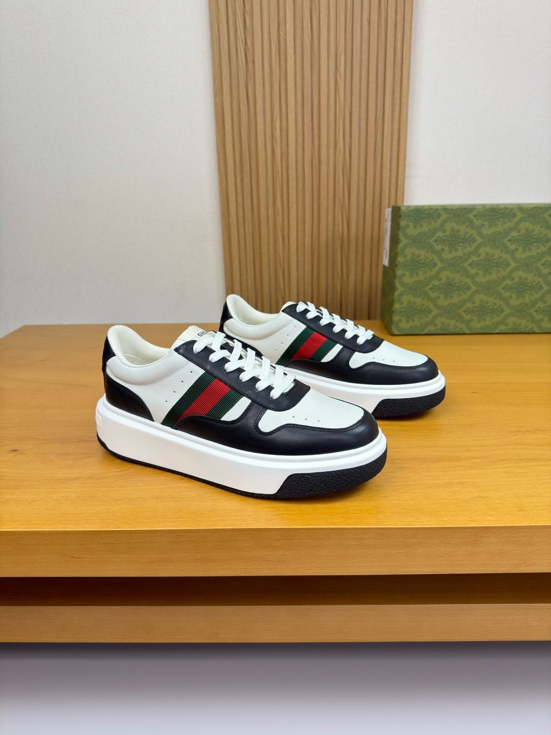 Gucci men shoes — KAOH02 Casual Leather Low-Top Sneaker
