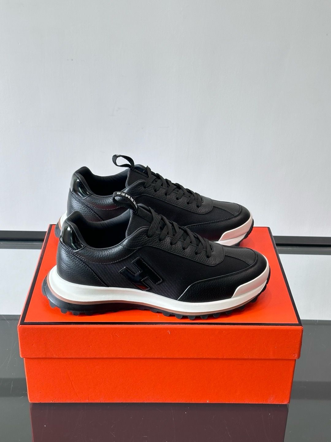 Hermes Men Shoes — EAOI02 Hugo Thick Soled Casual Sneakers