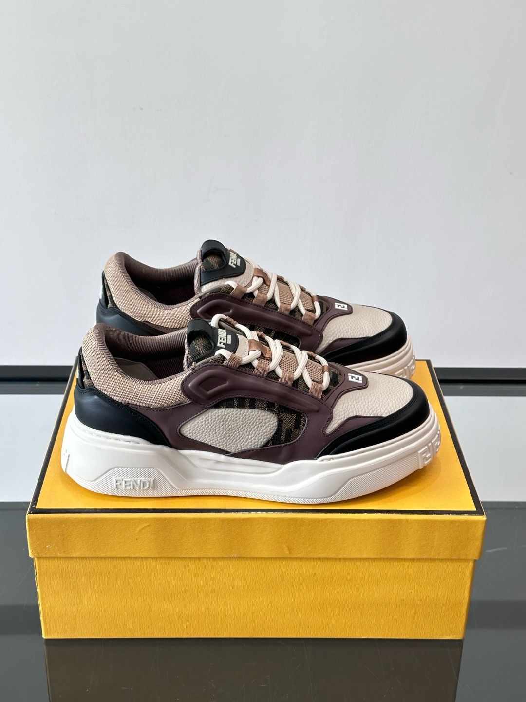 Fendi Men Shoes — JAOI02 Leather Casual Sneakers