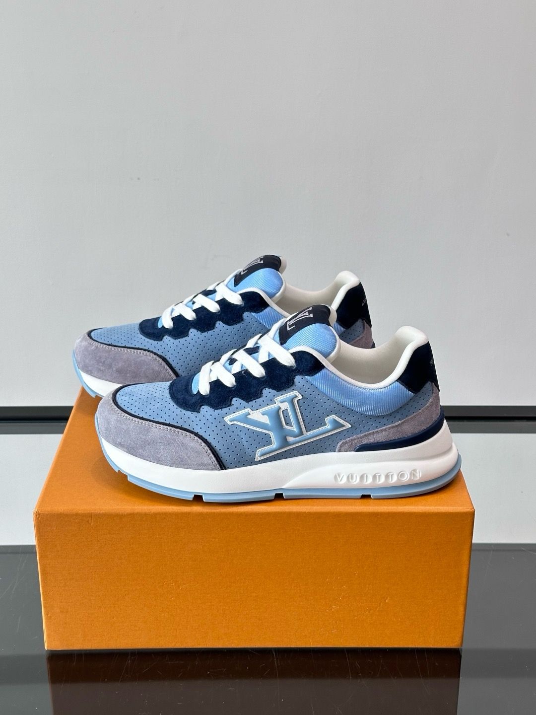 Louis Vuitton Men Shoes — IAOI04 Classic Casual Sneakers