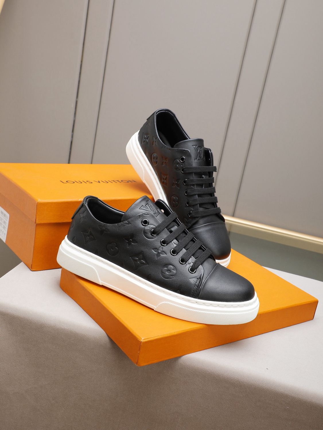 Louis Vuitton Men Shoes — Embossed Casual Sneakers IAOJ01