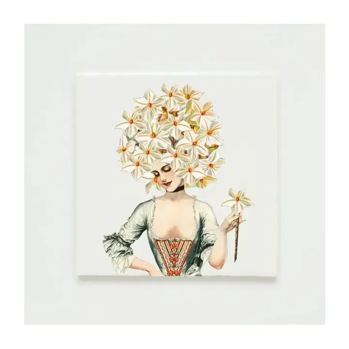Wandtegel Lylies, 17e eeuwse dame met bloemenhoofd
