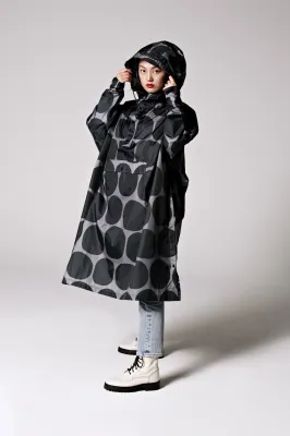Rainkiss regenponcho, Black polka