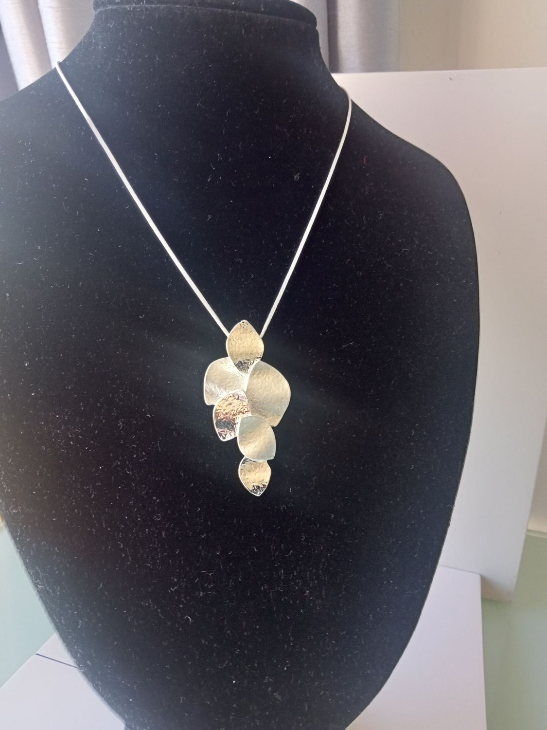 Undulating Leaves Pendant