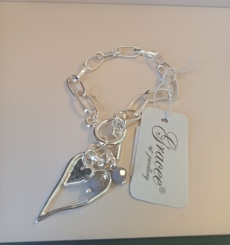 T Bar fastening Oval link multiple heart bracelet