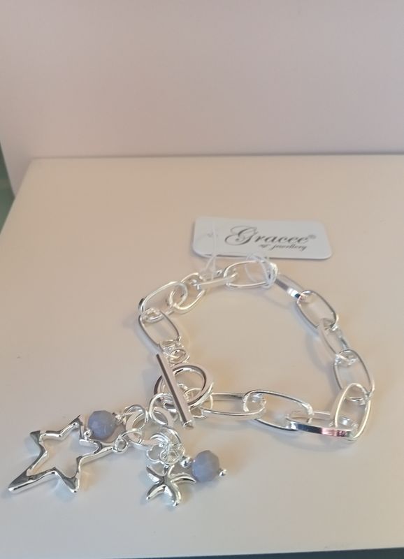 T Bar fastening oval link star bracelet
