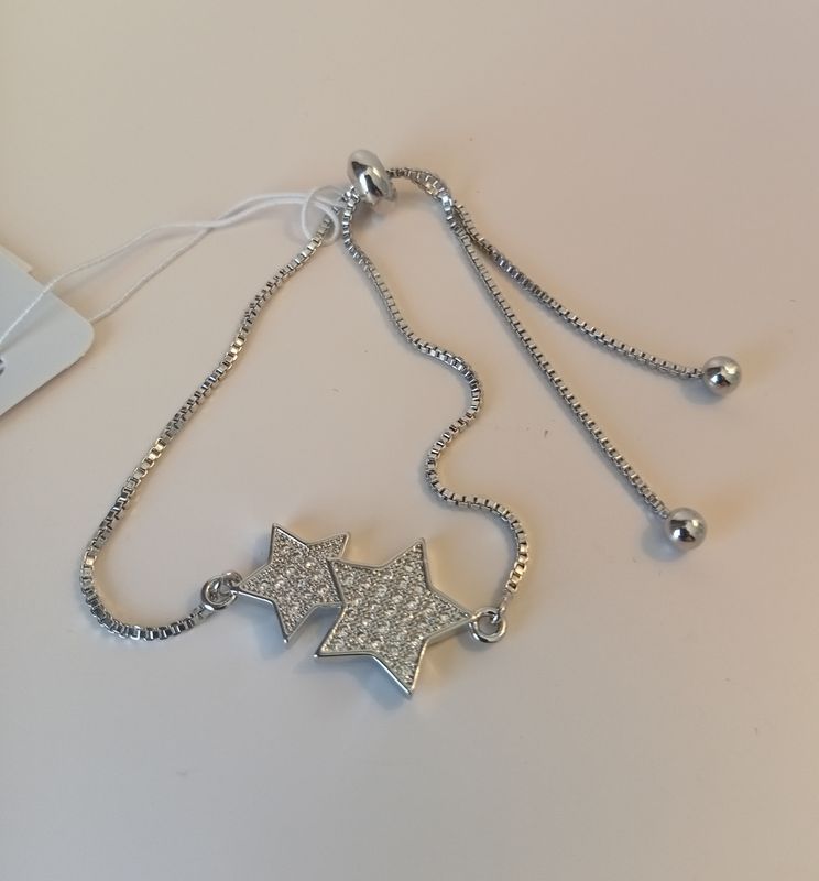 Adjustable bracelet with two stars