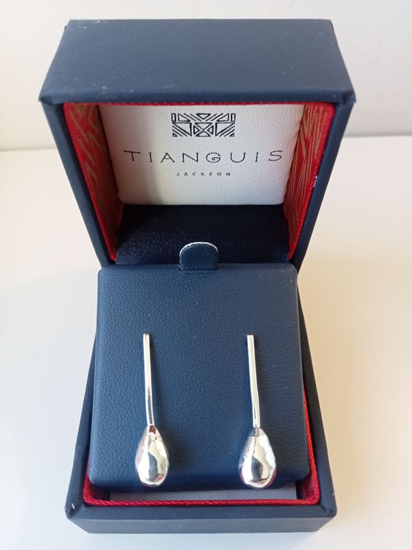 Tianguis Jackson Straight earrings with oval drop