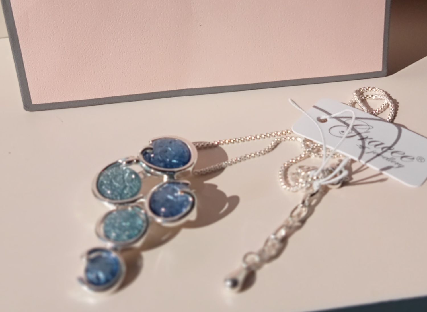 5 Circle pendant in shades of blue