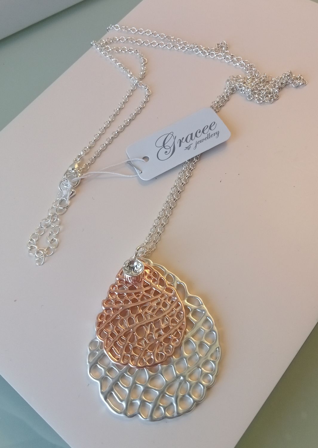 Lattice work two tone pendant