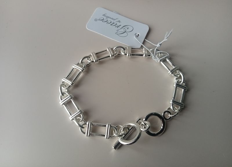 Oval link with Bars  T Bar Bracelet