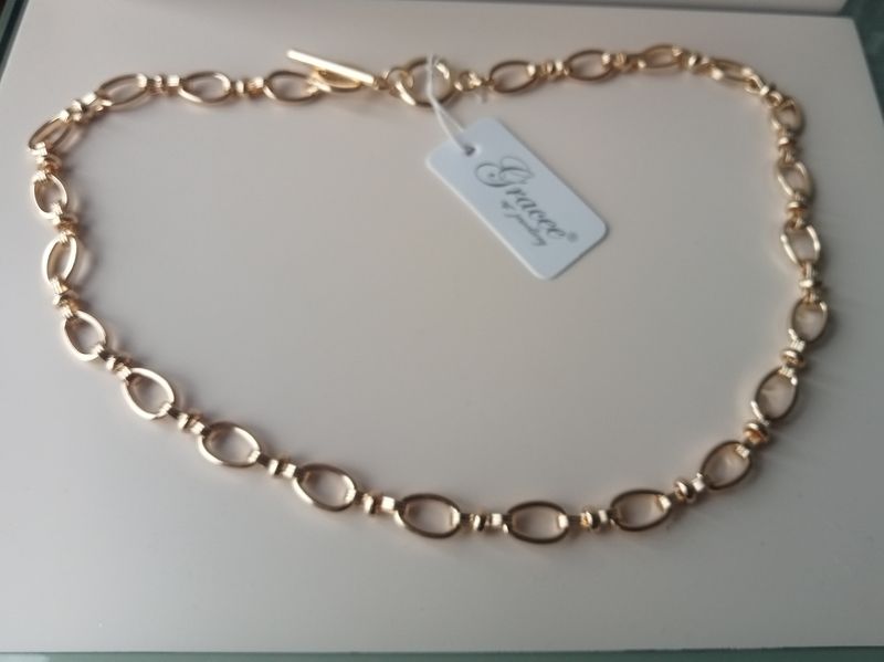 Gold tone fancy link T bar necklace