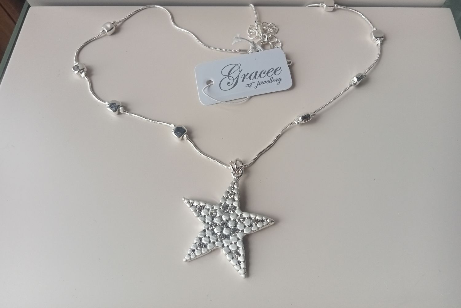 Textured star necklace