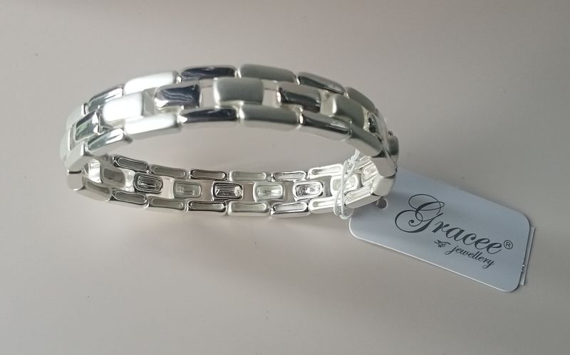 interlinked elasticated bracelet