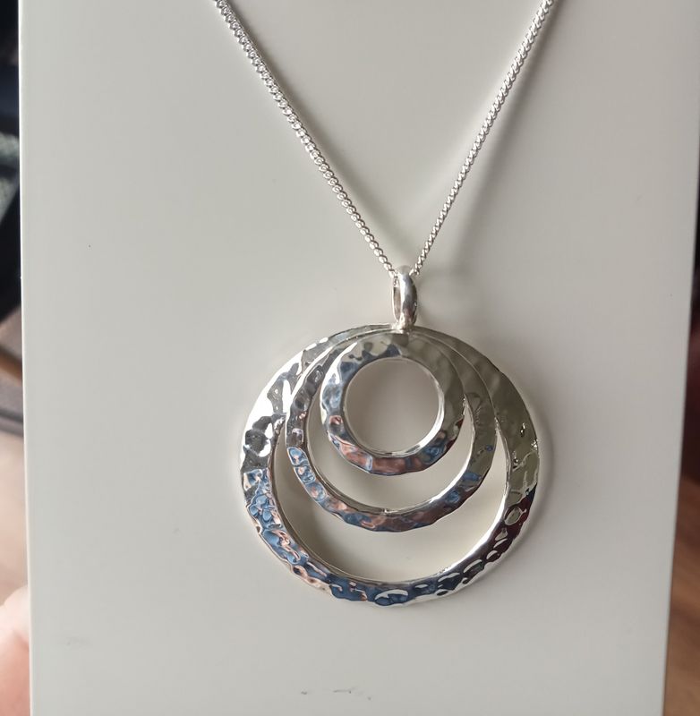 Hammered three circle pendant