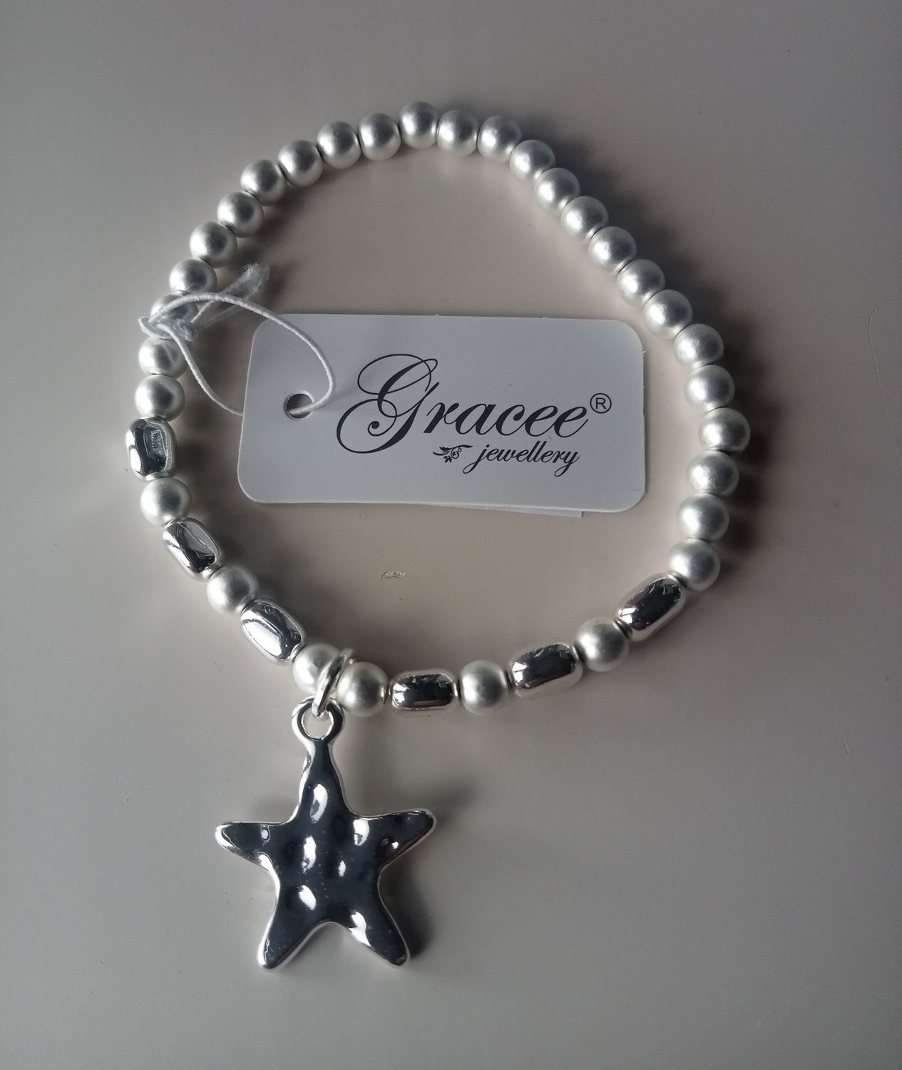 Elasticated bracelet with a large star charm