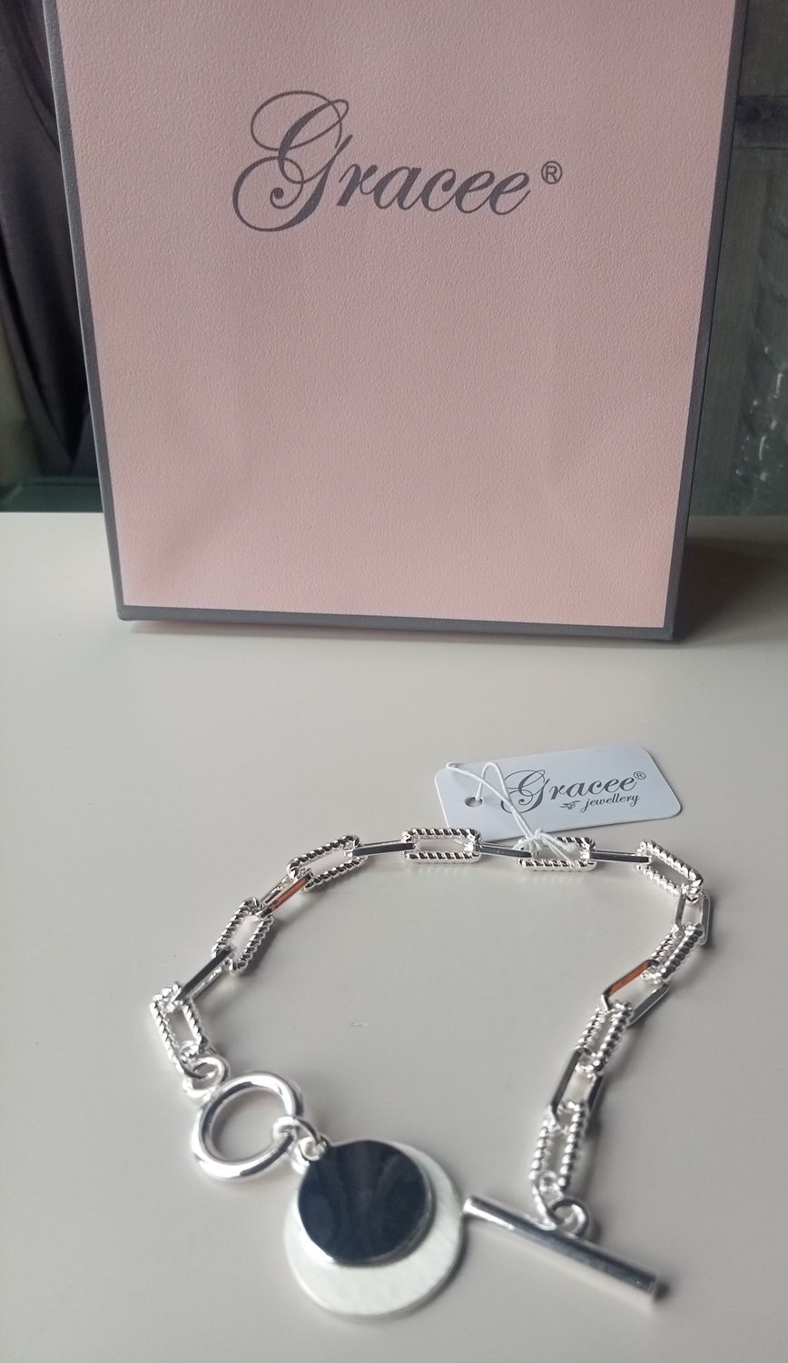 Fancy link bracelet with two round disc charms