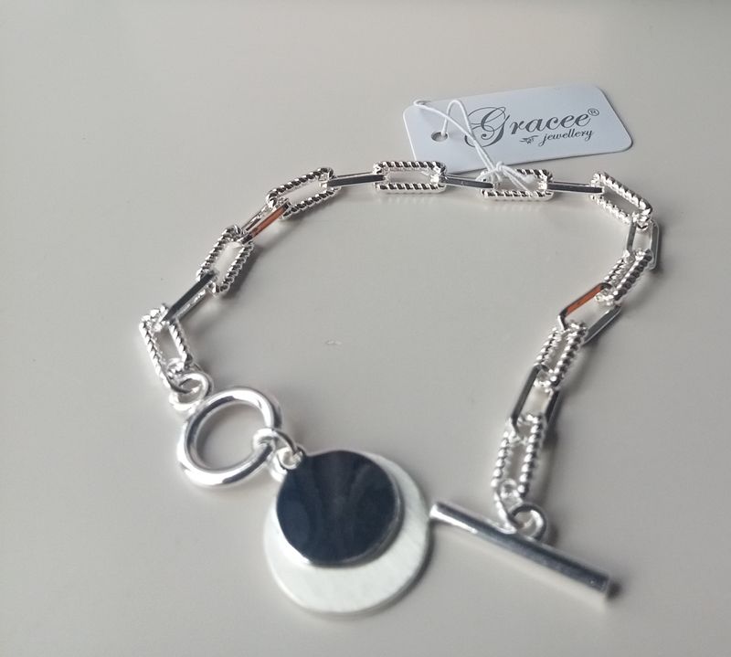 Fancy link bracelet with two round disc charms
