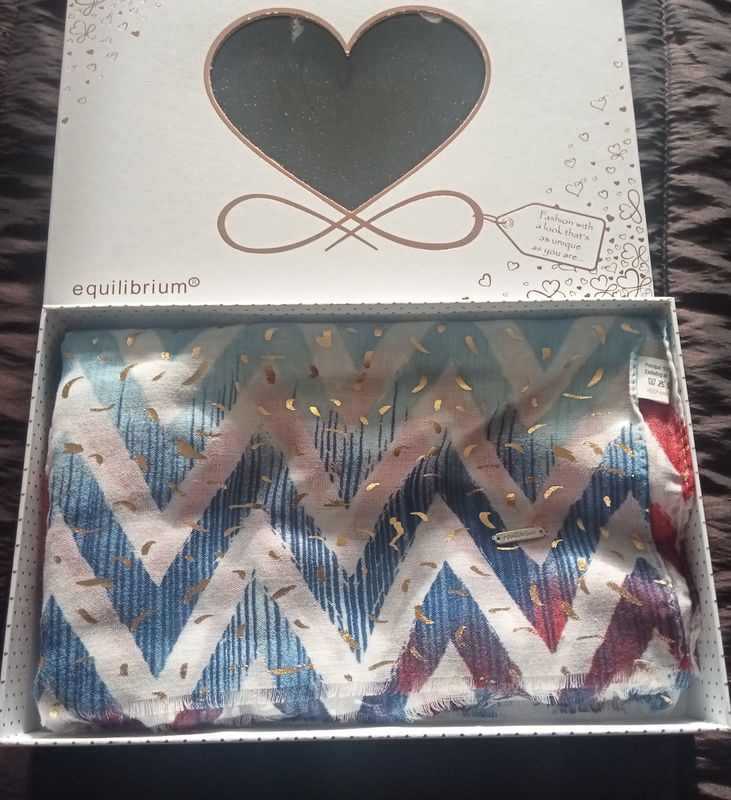 Equilibrium scarf with stripes in Blue