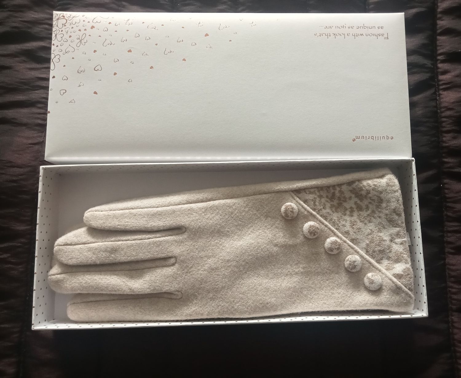 Equilibrium leopard print gloves in cream