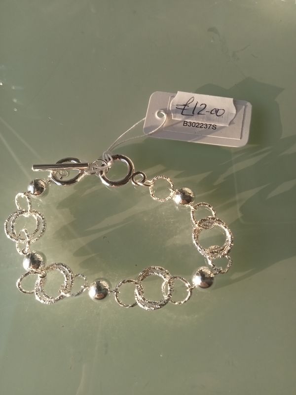 T Bar fastening Ball and circle bracelet