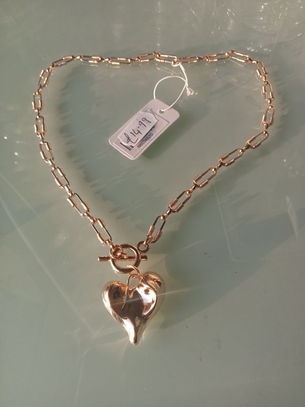 Gold tone paperclip chain with squashed heart necklet