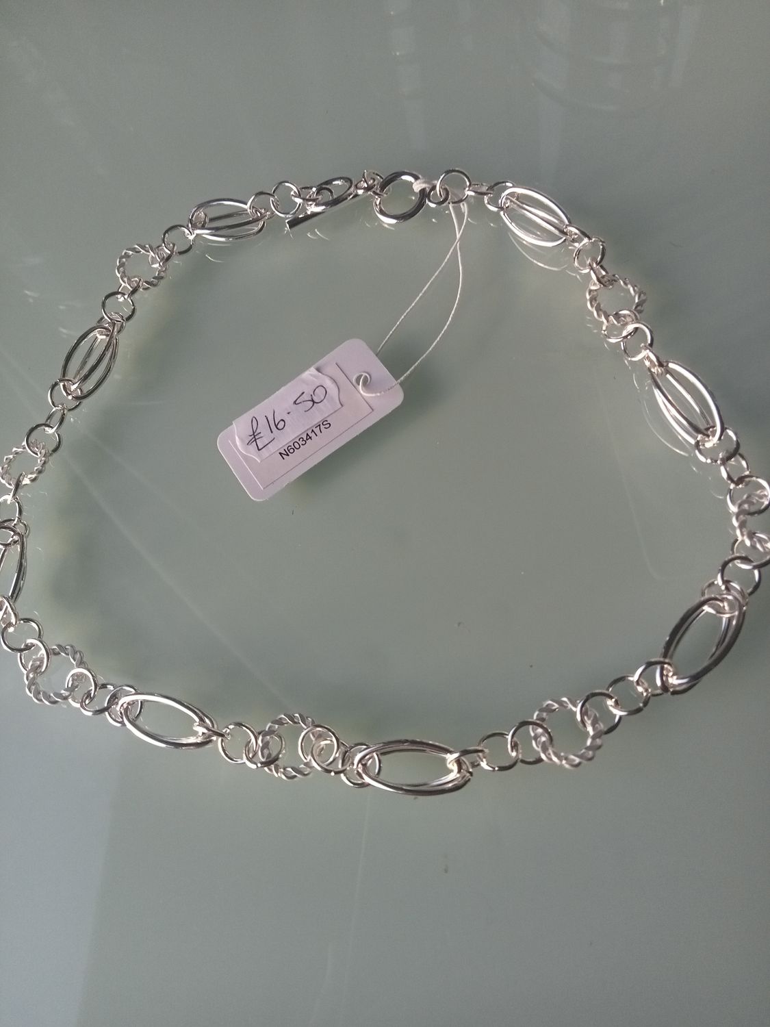 Oval and round link necklet