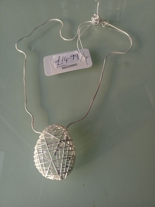 Basket weave silver tone pendant