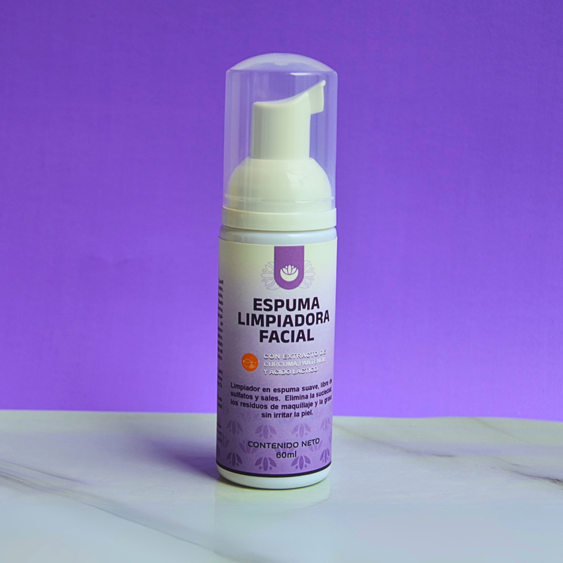 ESPUMA LIMPIADORA FACIAL CON ÁCIDO LACTICO, EXTRACTO DE CÚRCUMA Y PANTENOL
