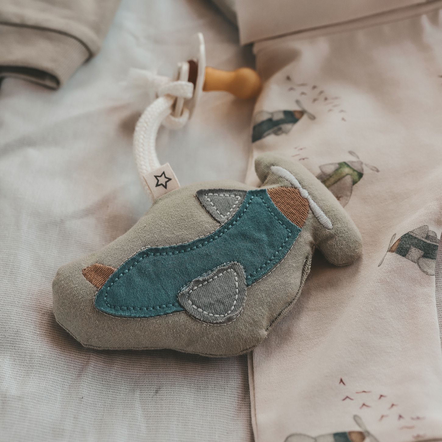 Pacifier Cord Hanger | Avion