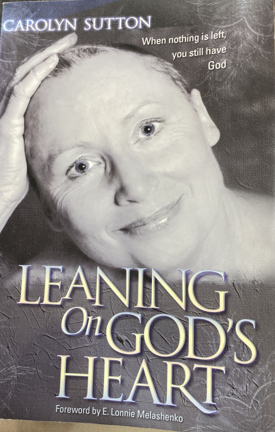 Leaning on God&#39;s Heart - Sutton, Carolyn