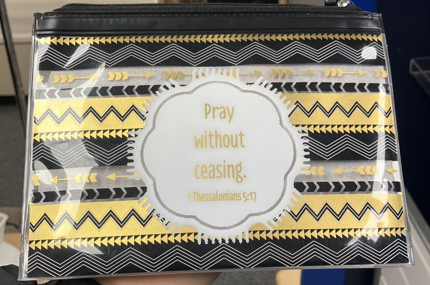 Pouch small pray gold/black zip.