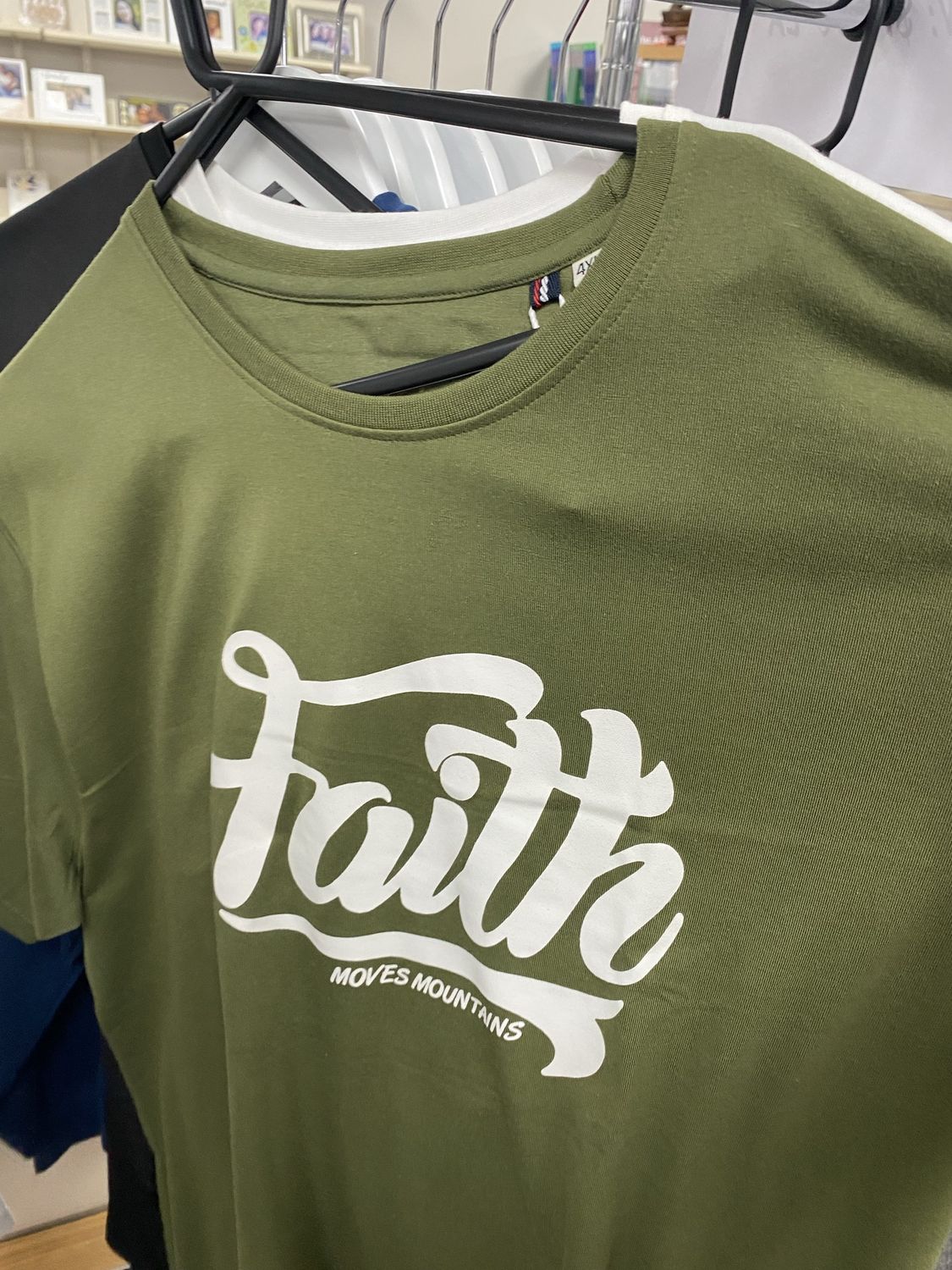 Tshirt Faith Moves Mountain Olive Med