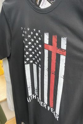 Tshirt Faith Over Fear (Flag) Black MED