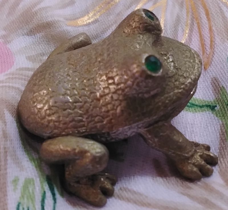 Frog trinket box