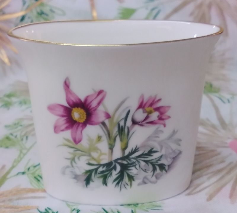 Royal Worcester 1961 Alpine Flowers mini vase