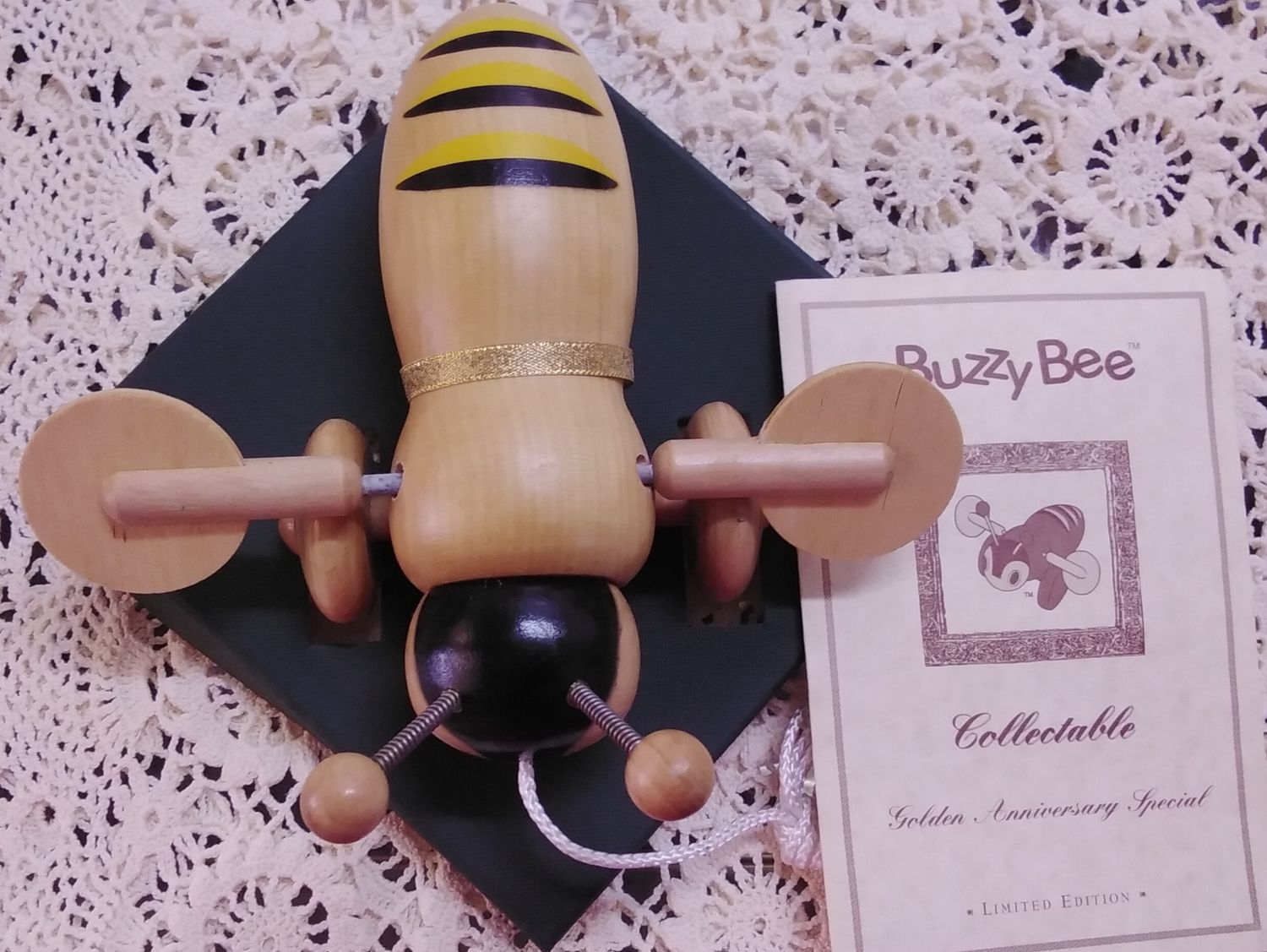 Buzzy Bee limited edition kiwiana pull-along toy