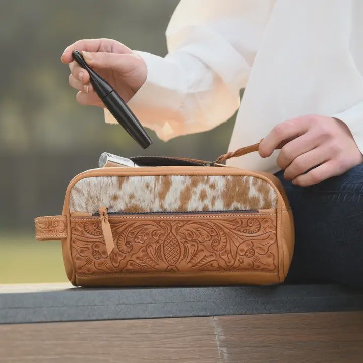 cowhide tooling leather toiletries (bag), Color: Tan