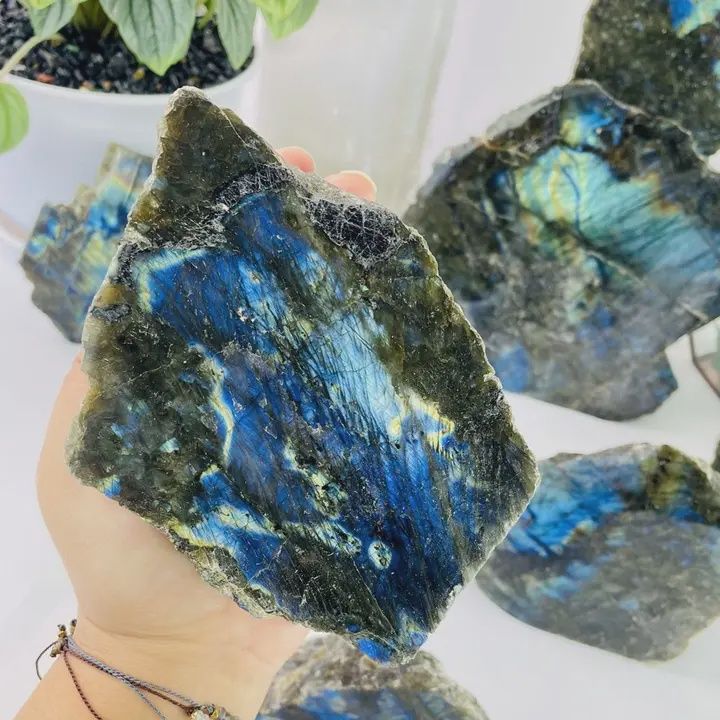 Labradorite Crystal Cut blase