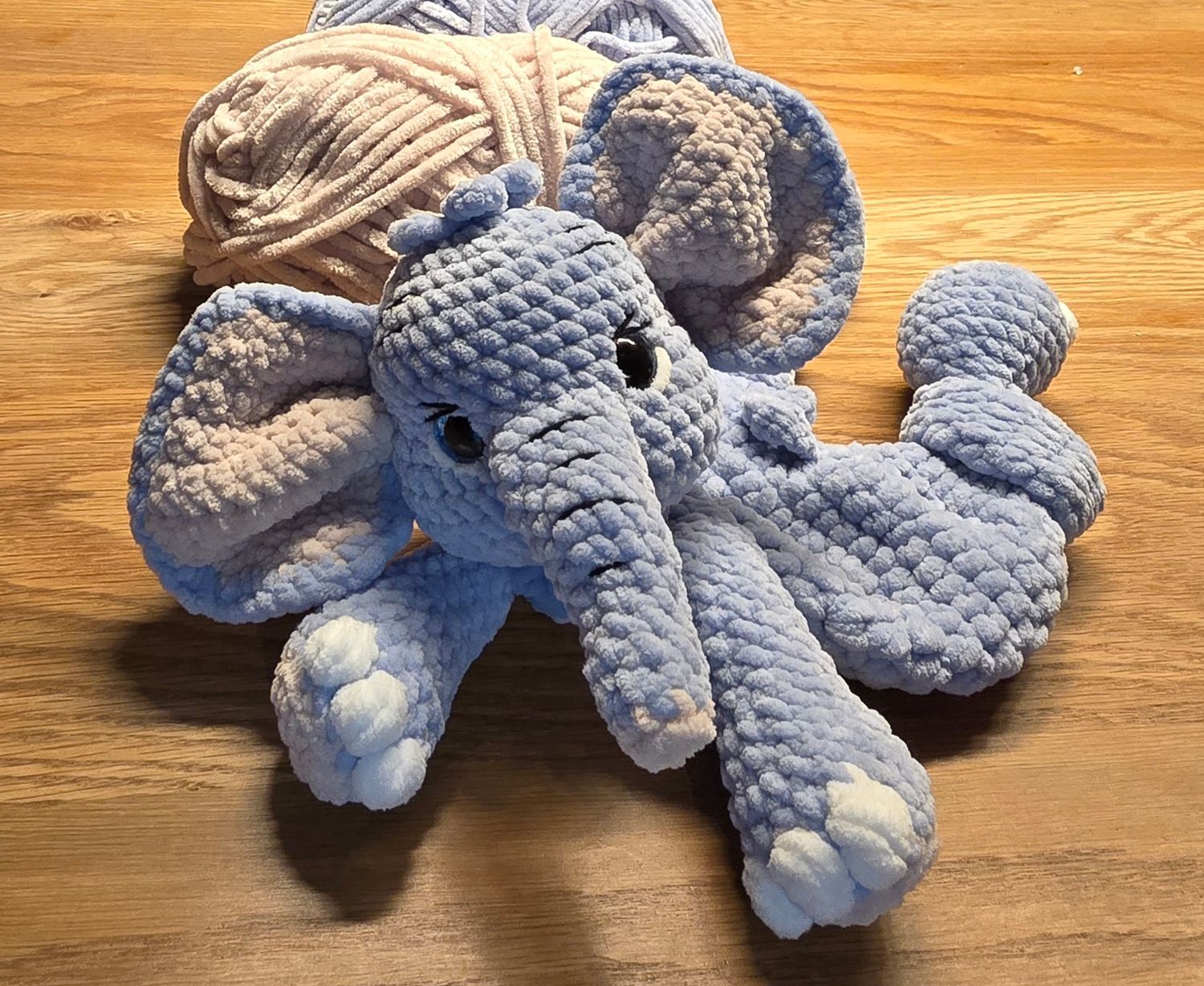 ​​"Nuscheli"  Elefant "Elmo"