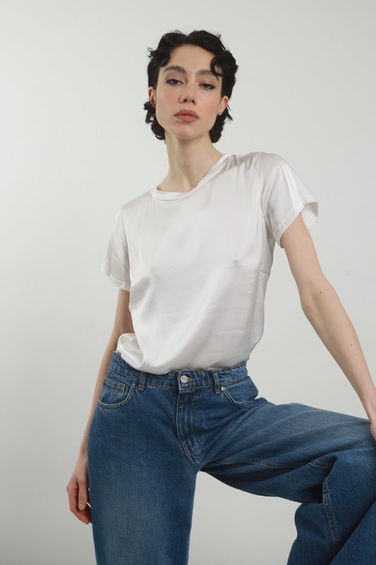 BLUSA MANICHE CORTE